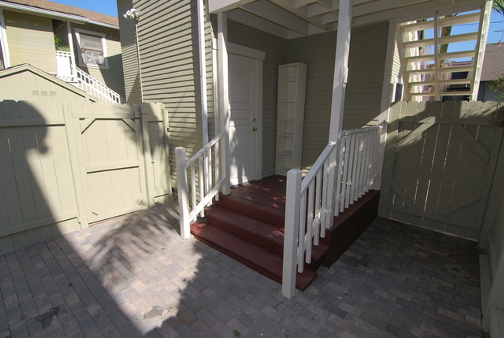 Long Beach Apartment: 1631 E. Florida St