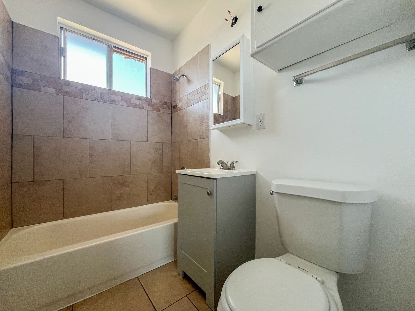 Hawthorne Apartment: 4240 El Segundo Blvd