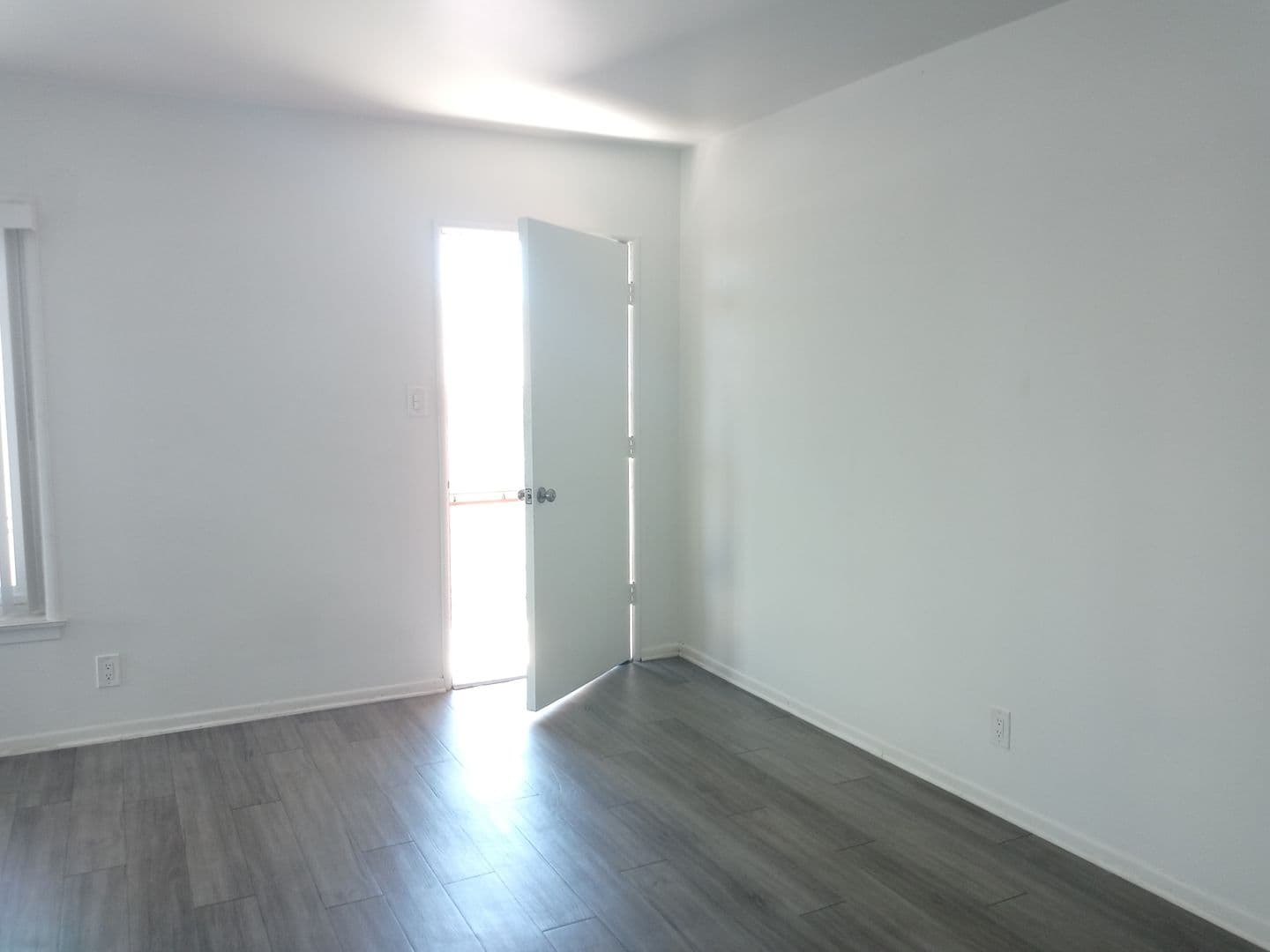 Inglewood Apartment: 217 E. Ivy Avenue