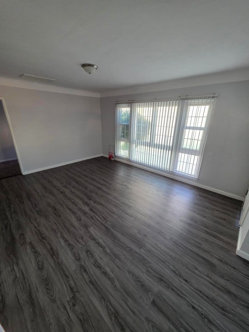 Del Aire Apartment: 5525-5535 W. 118th Street