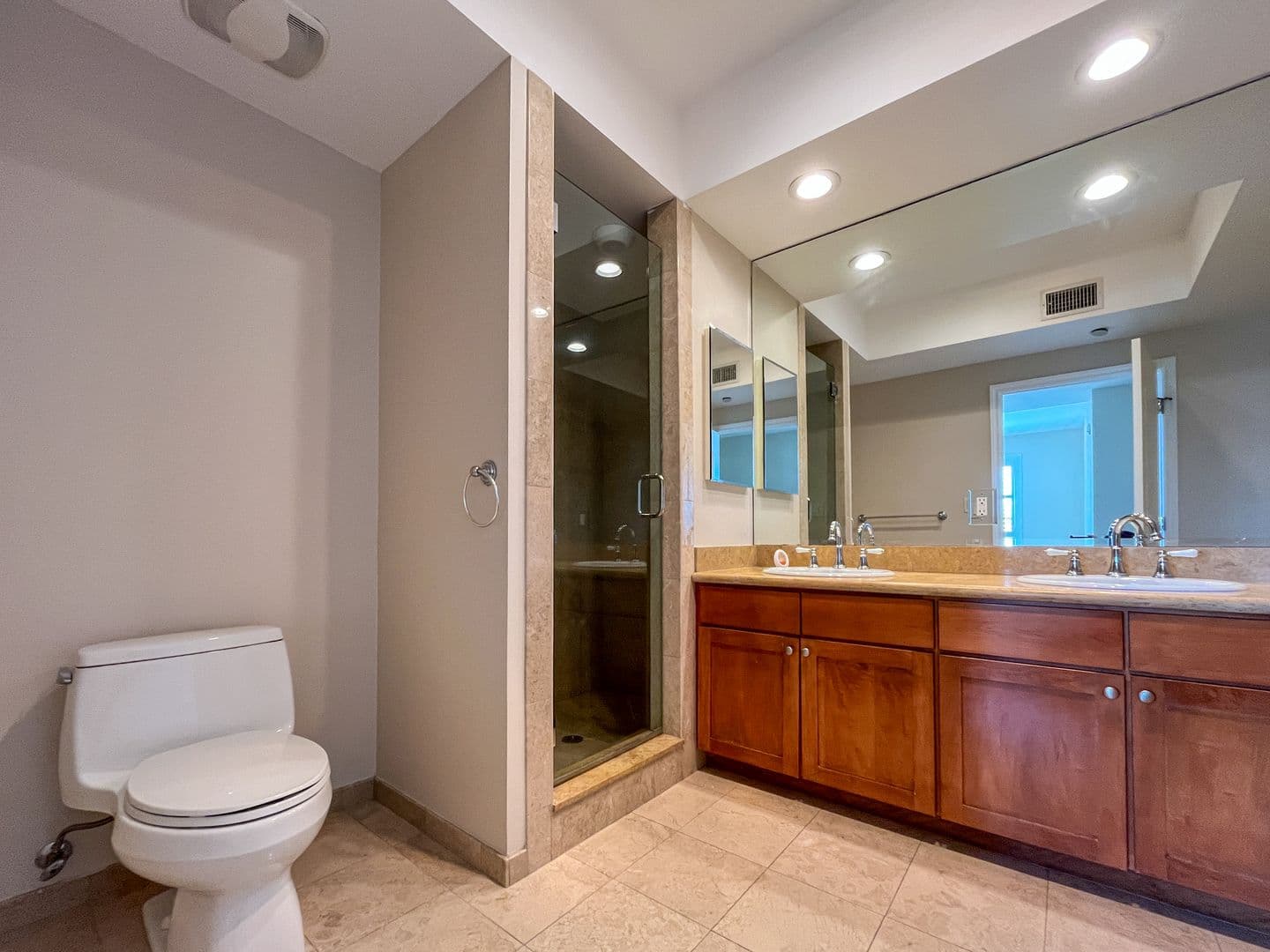 Los Angeles House: 1241 S Westgate Ave