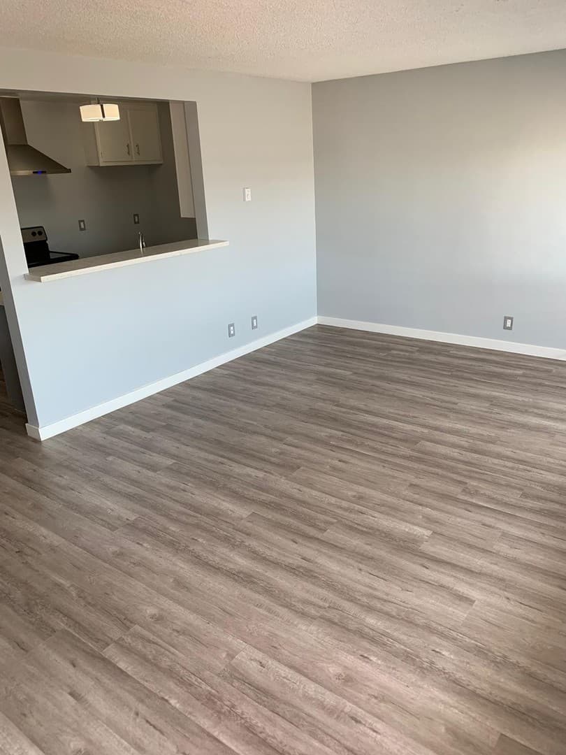 Long Beach Apartment: 2455 Pasadena Avenue
