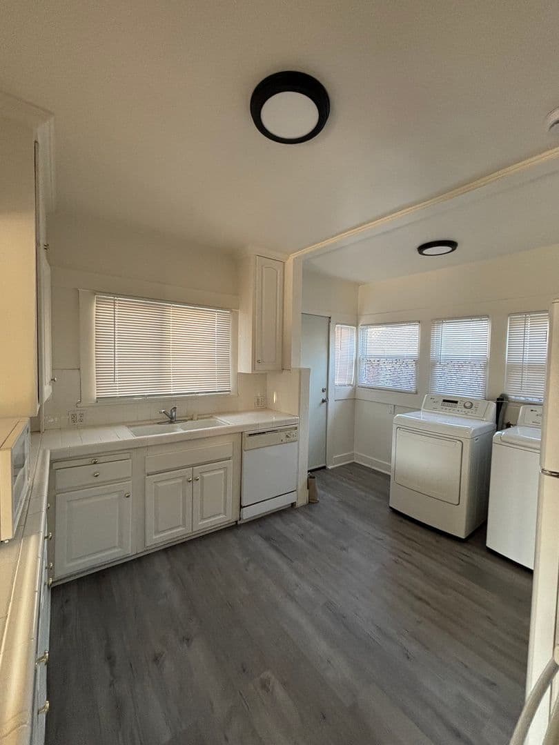 San Pedro Apartment: 1602-1620 S. Centre St.