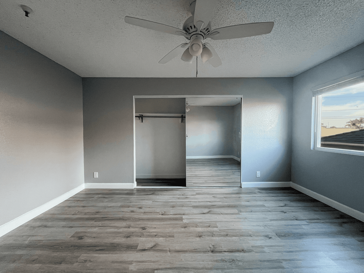 Hawthorne Apartment: 12521 Grevillea Avenue