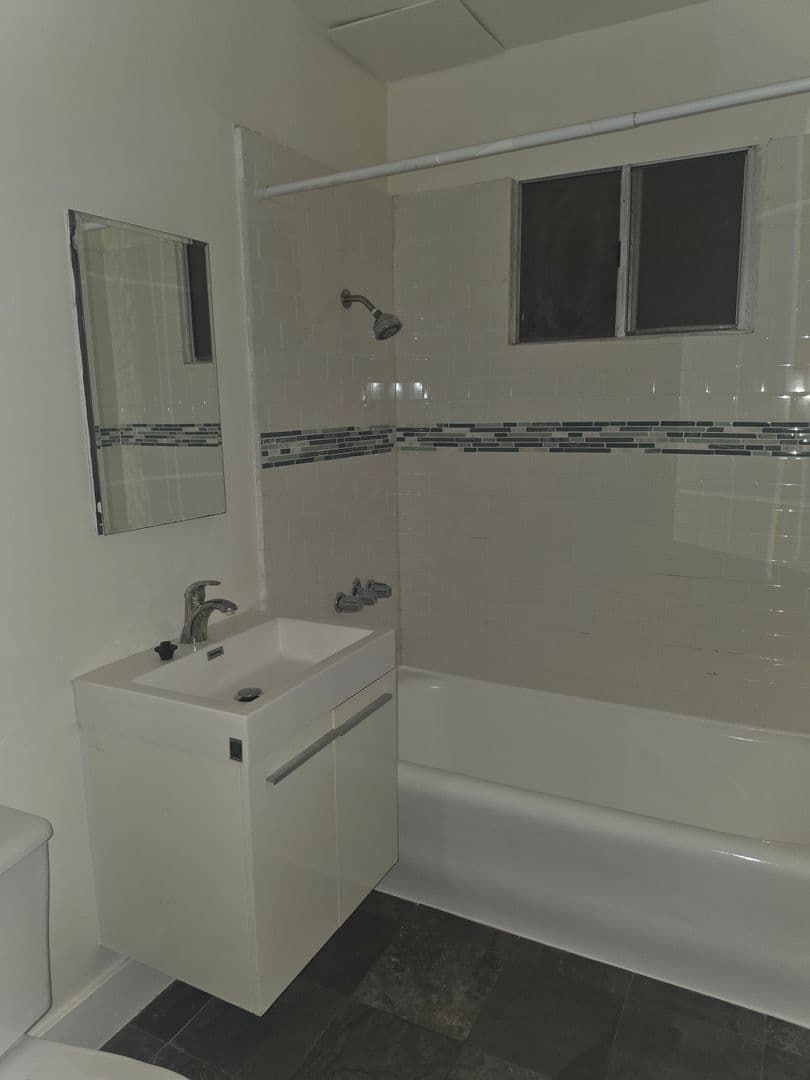 Los Angeles Apartment: 301-307 Rampart Blvd