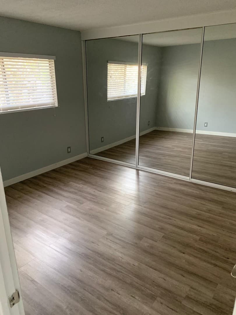 Long Beach Apartment: 2455 Pasadena Avenue