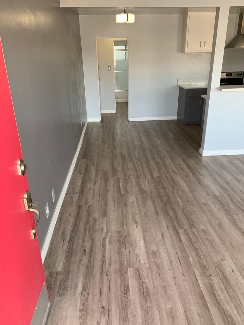 Long Beach Apartment: 2455 Pasadena Avenue