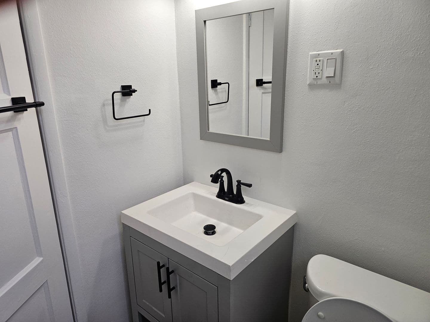 Los Angeles Apartment: 6439 Orange Street
