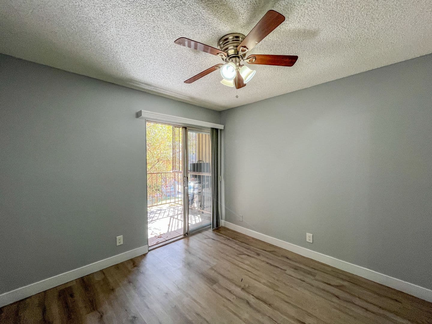 Long Beach Apartment: 124 E. 12th Street