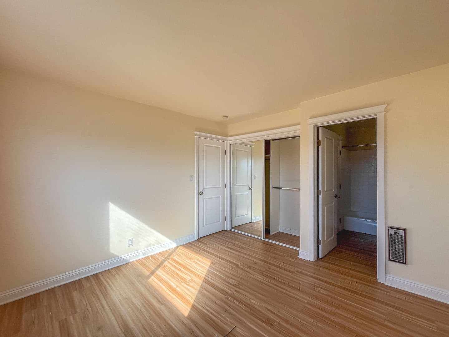 El Segundo Apartment: 311 W Palm Ave