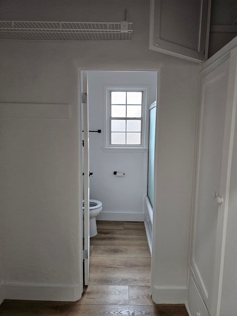 Los Angeles Apartment: 6439 Orange Street