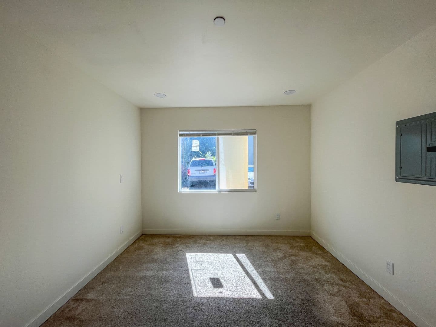 Inglewood Apartment: 702 S Walnut St