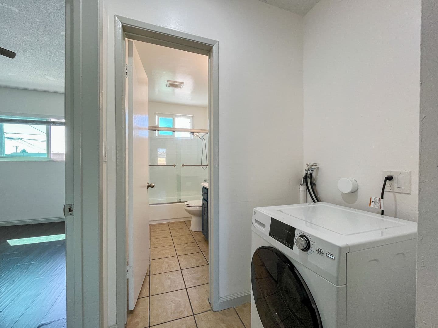 Long Beach Apartment: 1335 Stanley Ave