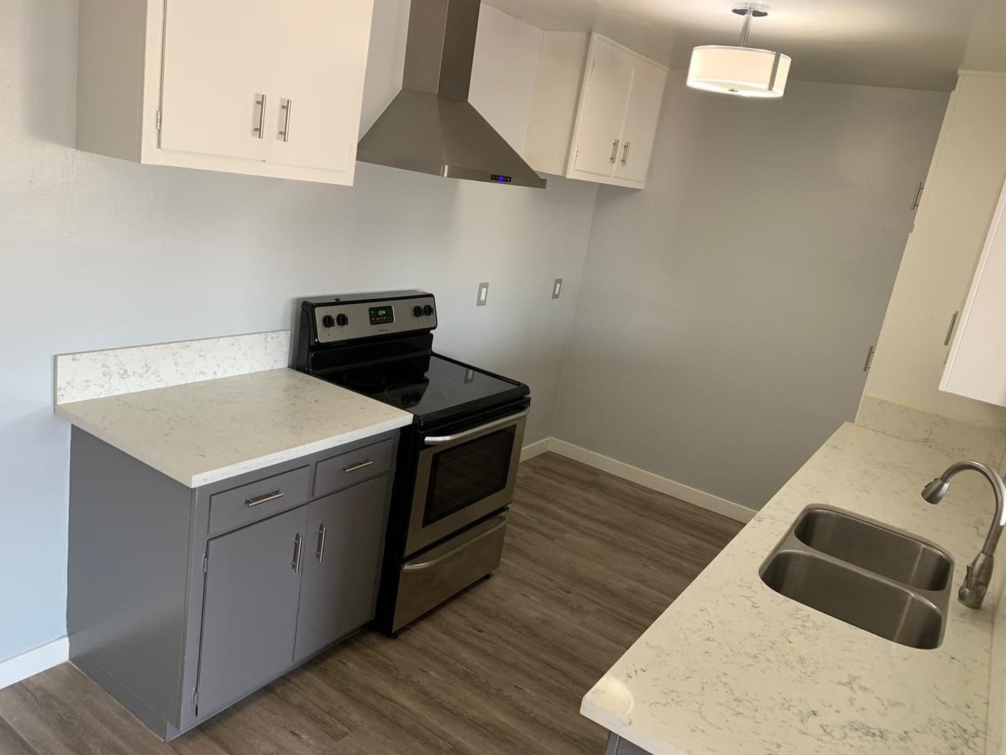Long Beach Apartment: 2455 Pasadena Avenue