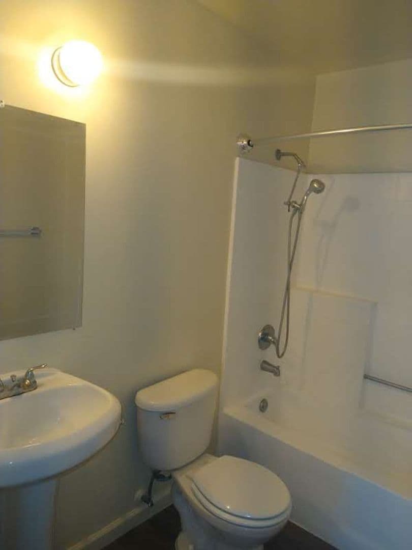 Los Angeles Apartment: 8209-8211 S. Broadway