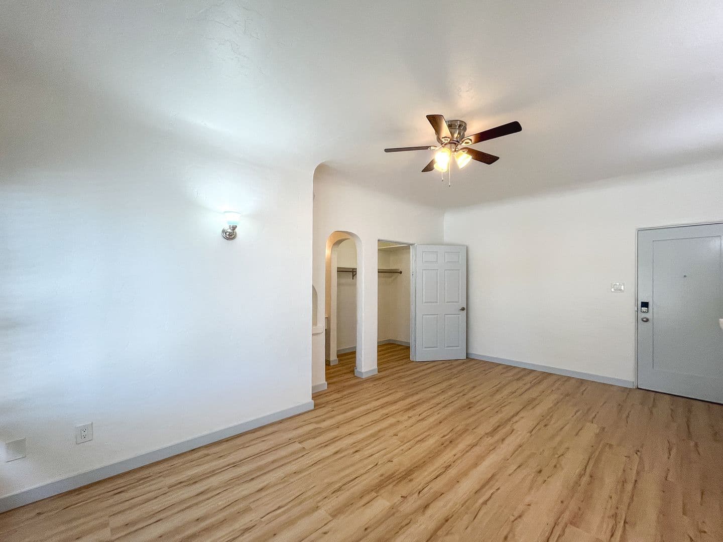 Long Beach Apartment: 551 Daisy Ave