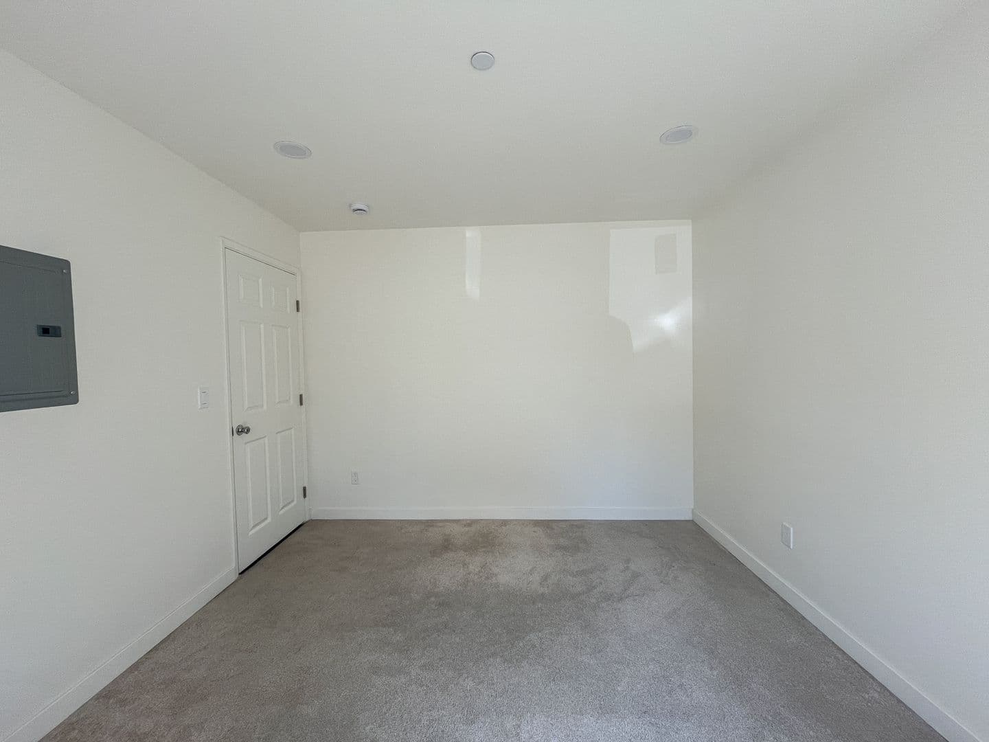 Inglewood Apartment: 702 S Walnut St