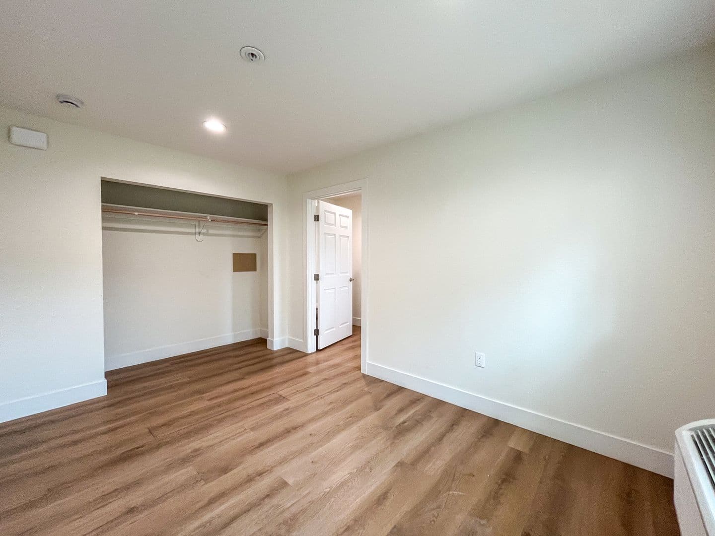 Los Angeles Apartment: 1627 E 92nd St