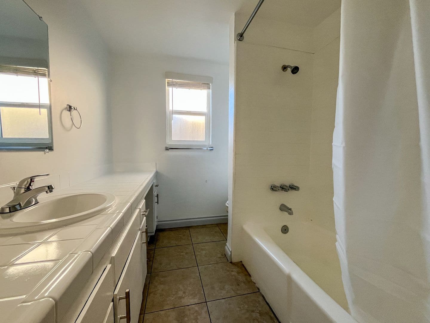 Wilmington Apartment: 1059 N. Wilmington Blvd.