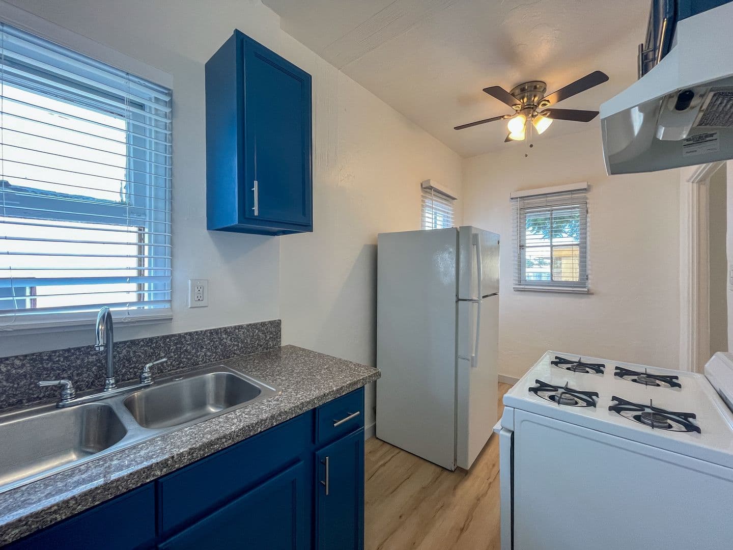 Long Beach Apartment: 551 Daisy Ave
