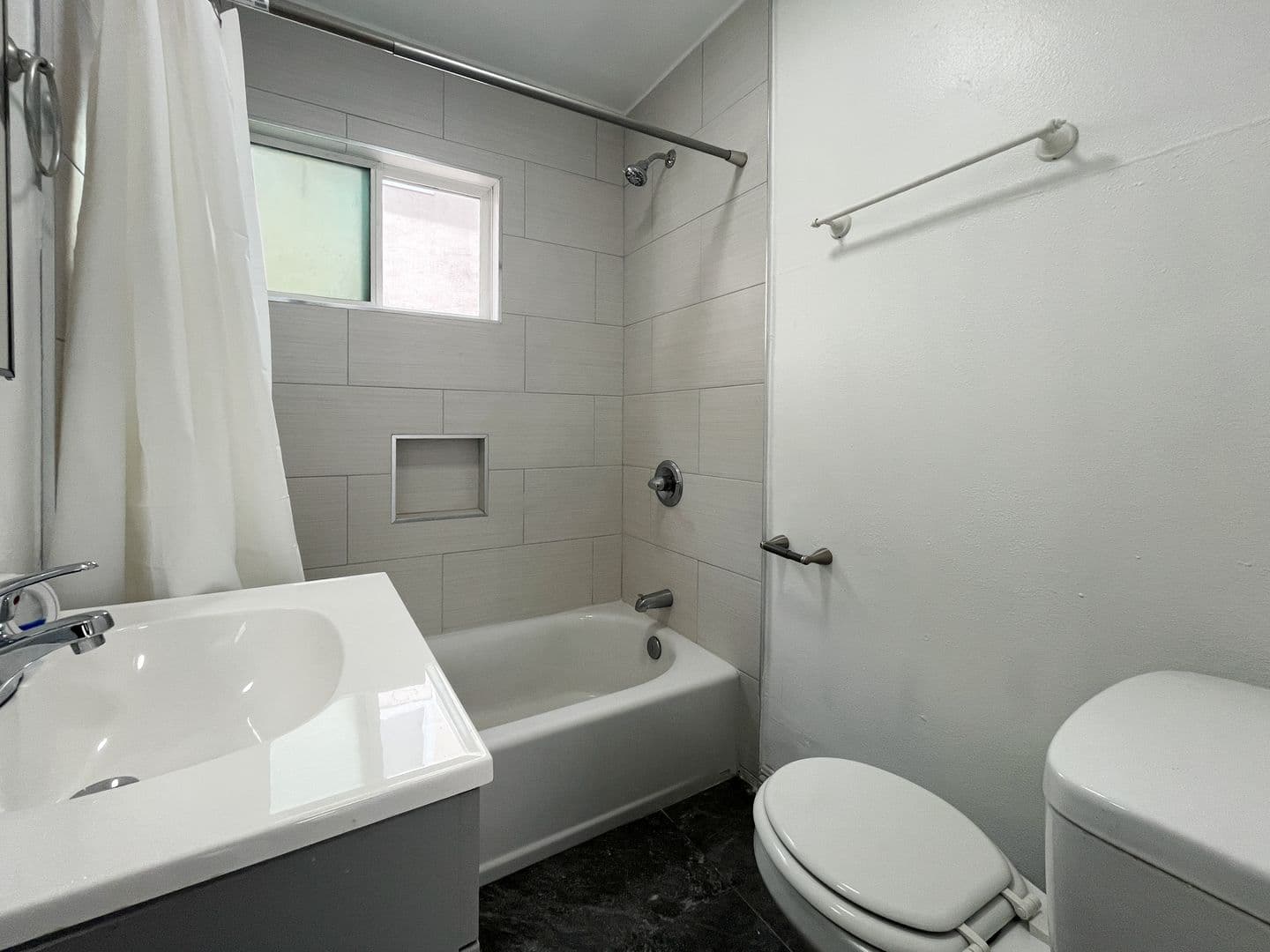 Hawthorne Apartment: 12312 Manor Drive