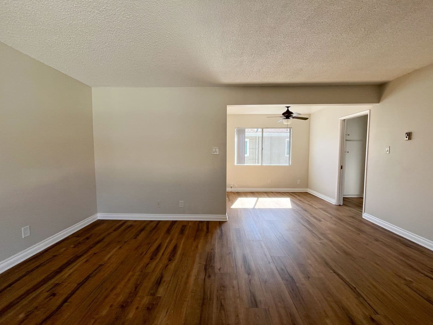Long Beach Apartment: 372 Freeman Ave