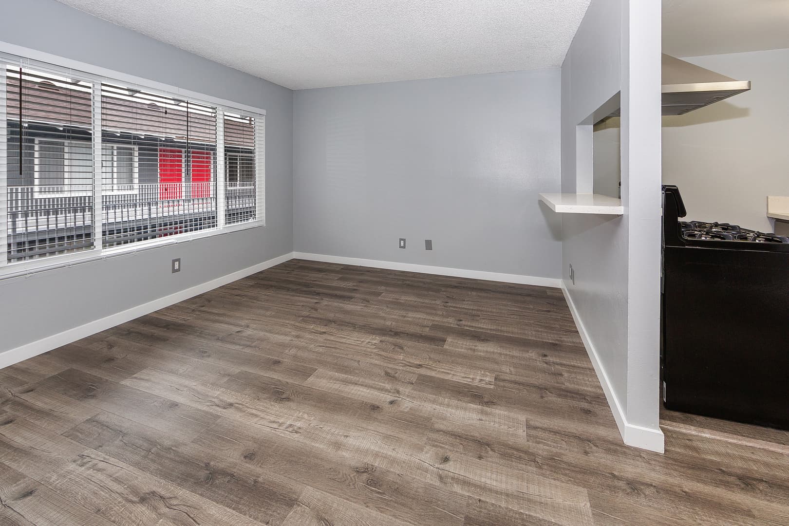 Long Beach Apartment: 2455 Pasadena Avenue