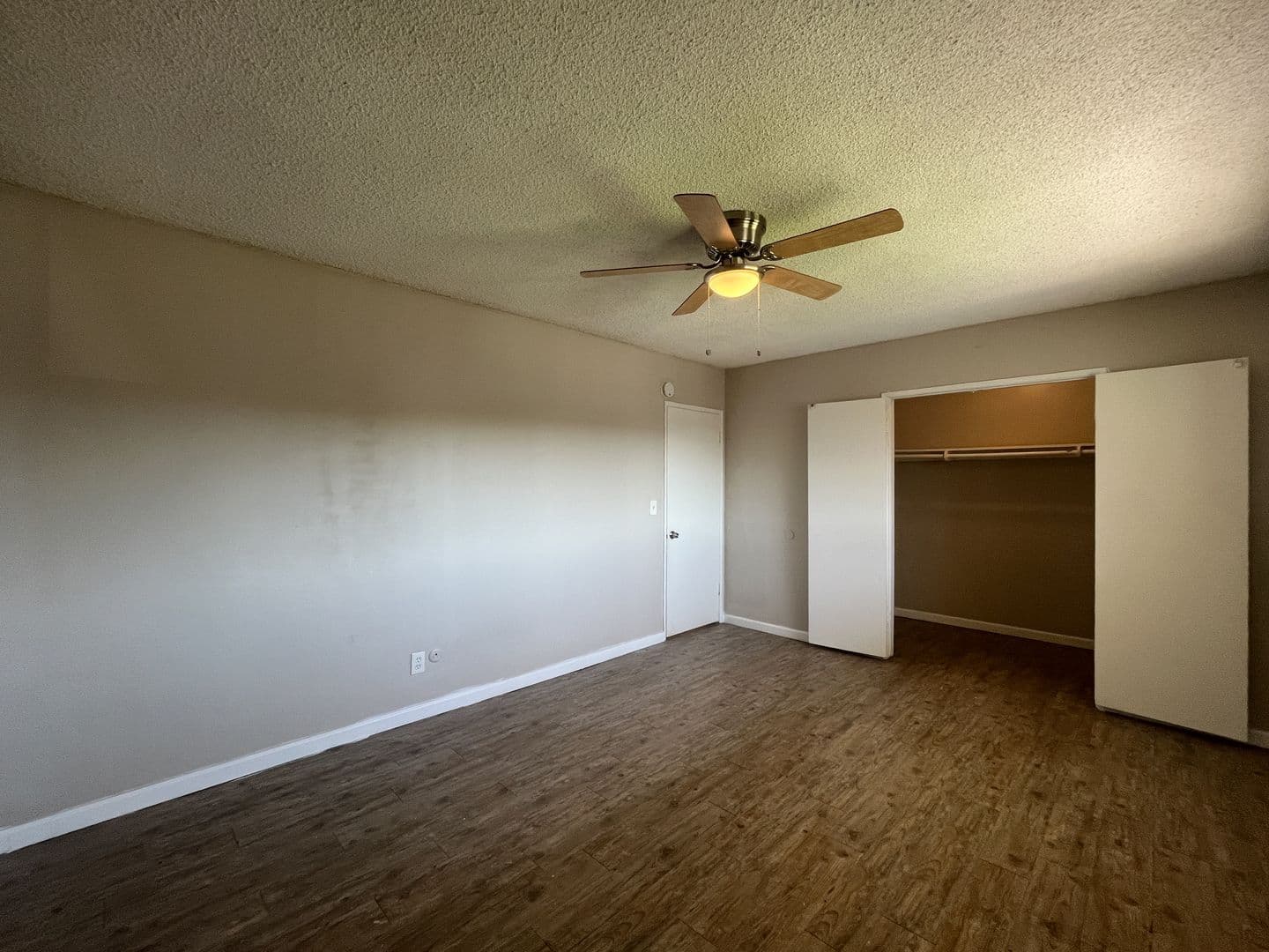 Anaheim Apartment: 1828 W. Glen Avenue