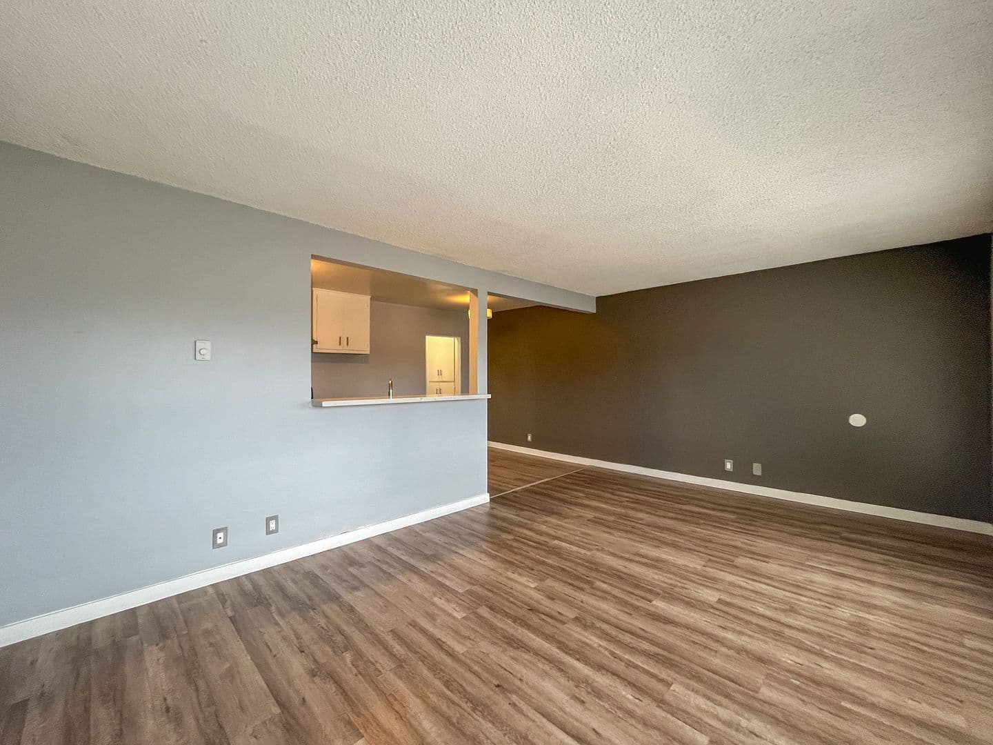 Long Beach Apartment: 2455 Pasadena Avenue