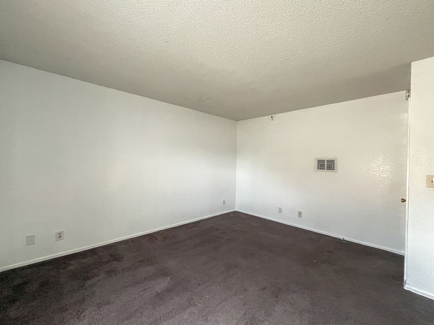 Hawthorne Apartment: 11943 Grevillea Ave