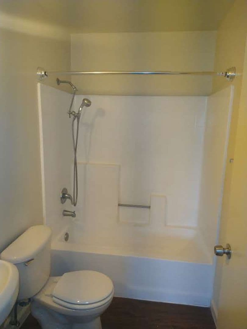 Los Angeles Apartment: 8209-8211 S. Broadway