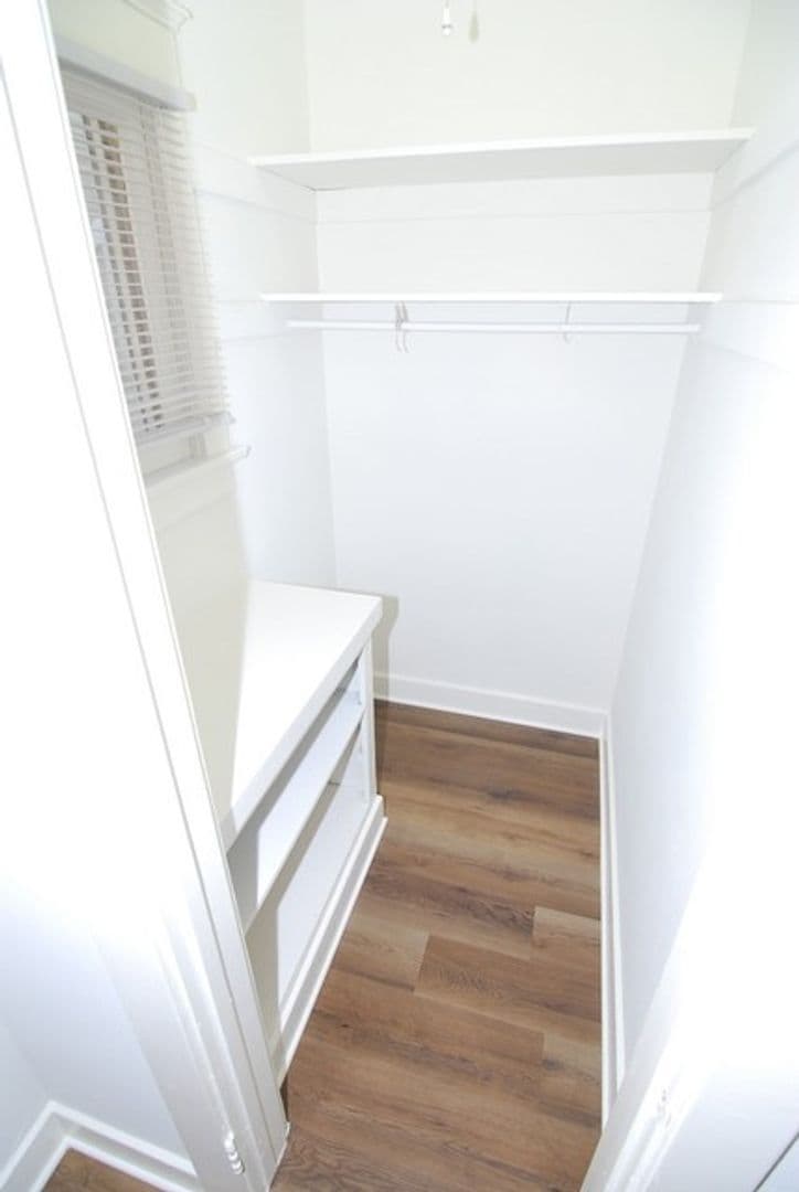 Long Beach Apartment: 1631 E. Florida St