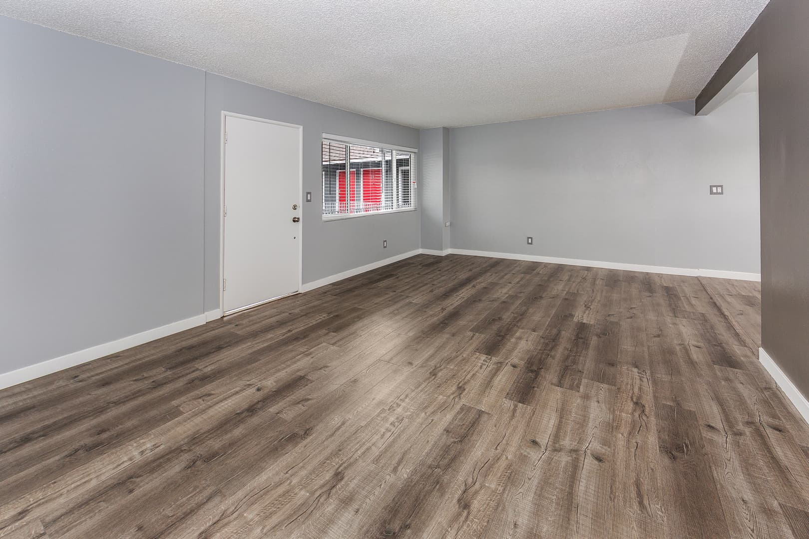 Long Beach Apartment: 2455 Pasadena Avenue