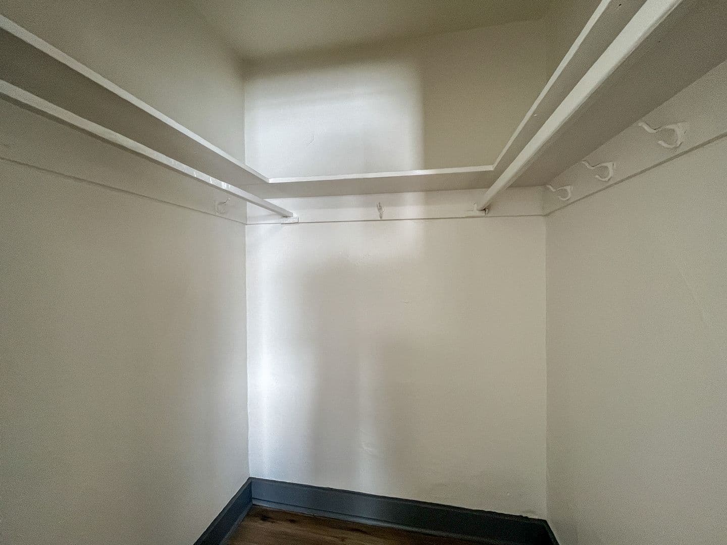 Los Angeles Apartment: 2694 James M. Wood Blvd.
