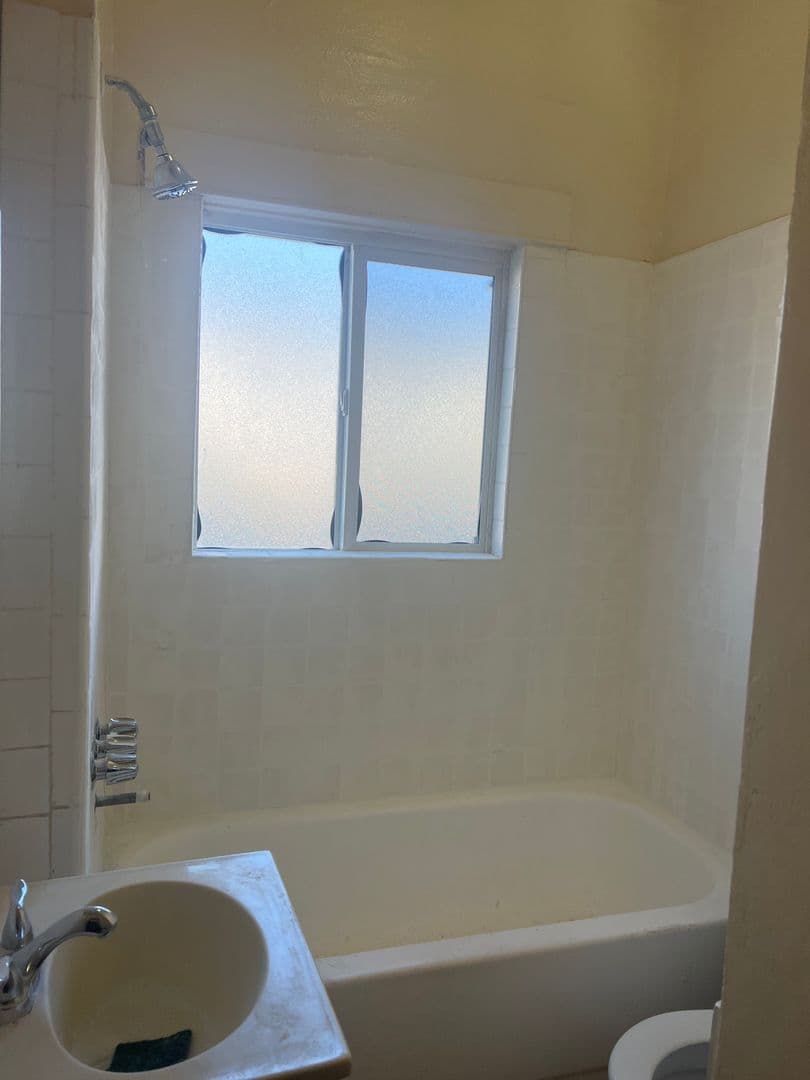 Los Angeles Apartment: 2110 S. Bonsallo Ave.