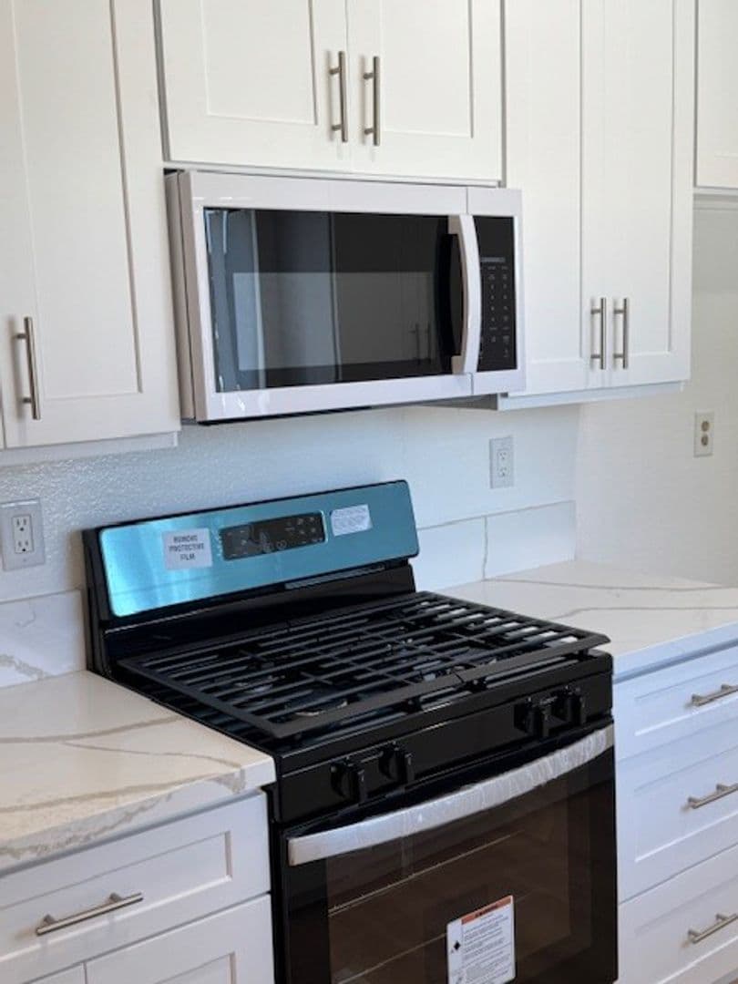 Inglewood Apartment: 501 Hyde Park Place