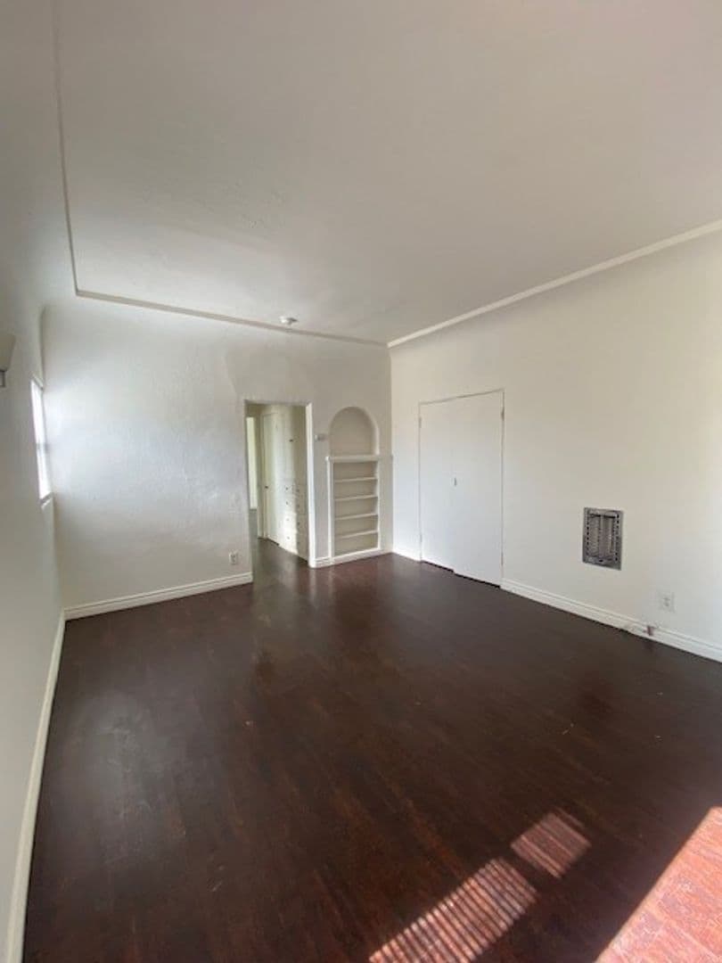 Long Beach Apartment: 1702-1708 Pacific Ave.