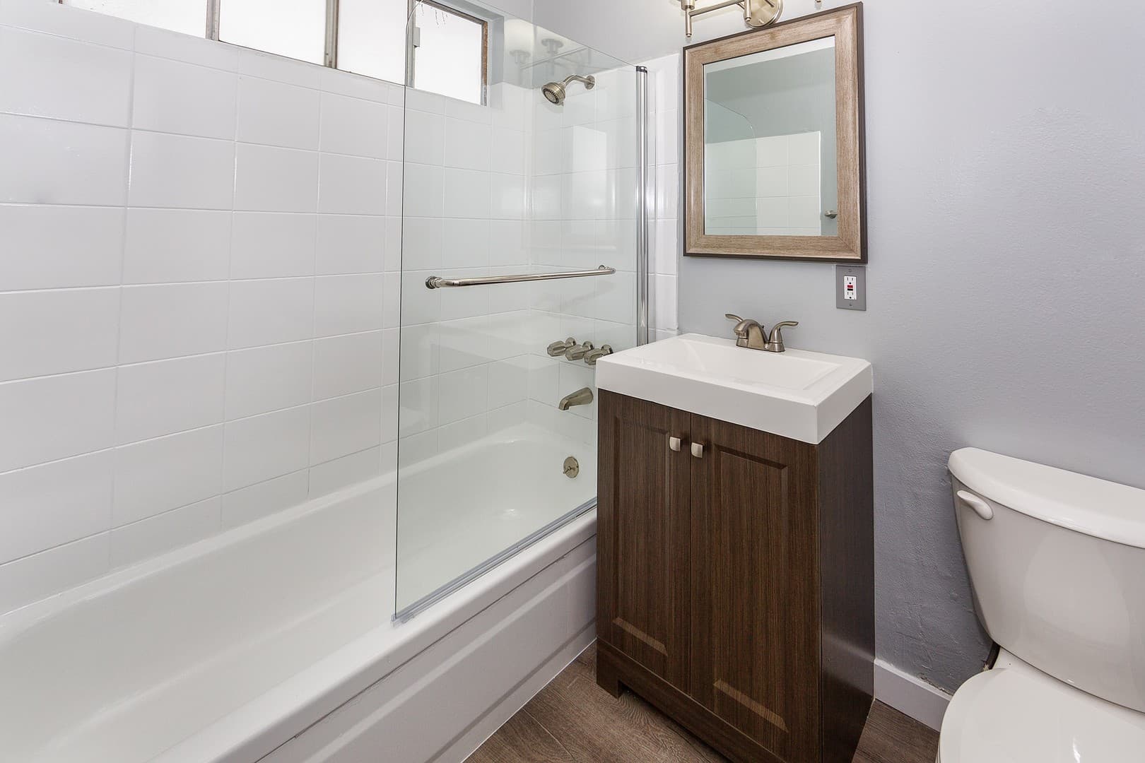 Long Beach Apartment: 2455 Pasadena Avenue