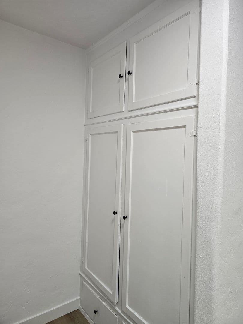 Los Angeles Apartment: 6439 Orange Street