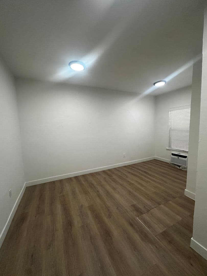 Los Angeles Apartment: 6439 Orange Street