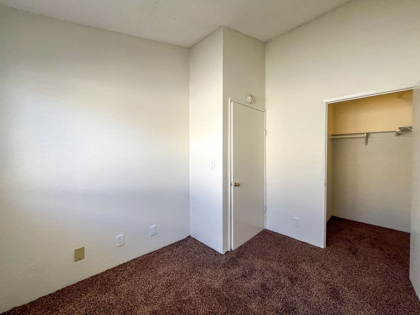 Hawthorne Apartment: 12909 Cordary Ave