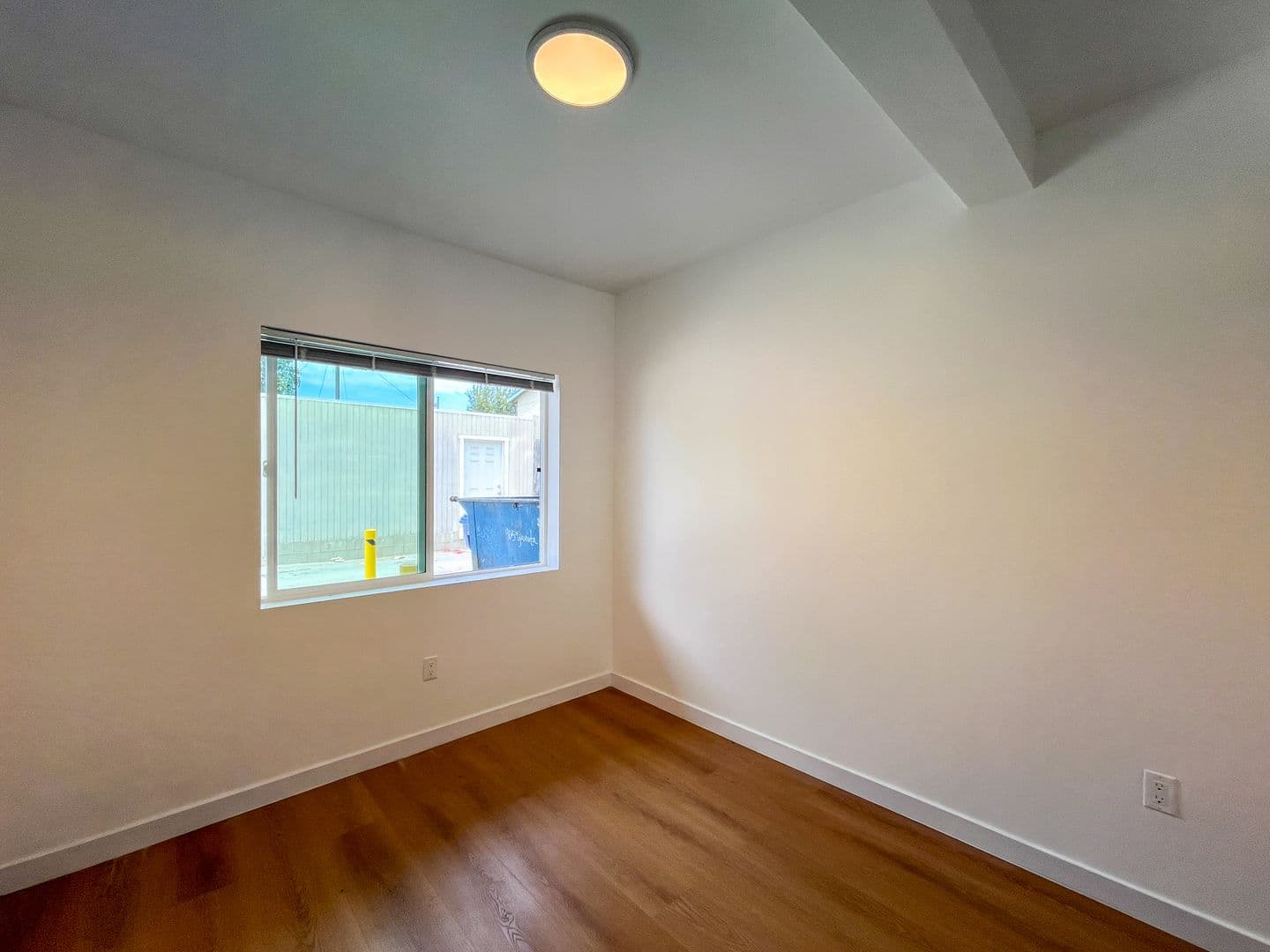 Long Beach Apartment: 905 Gaviota Avenue