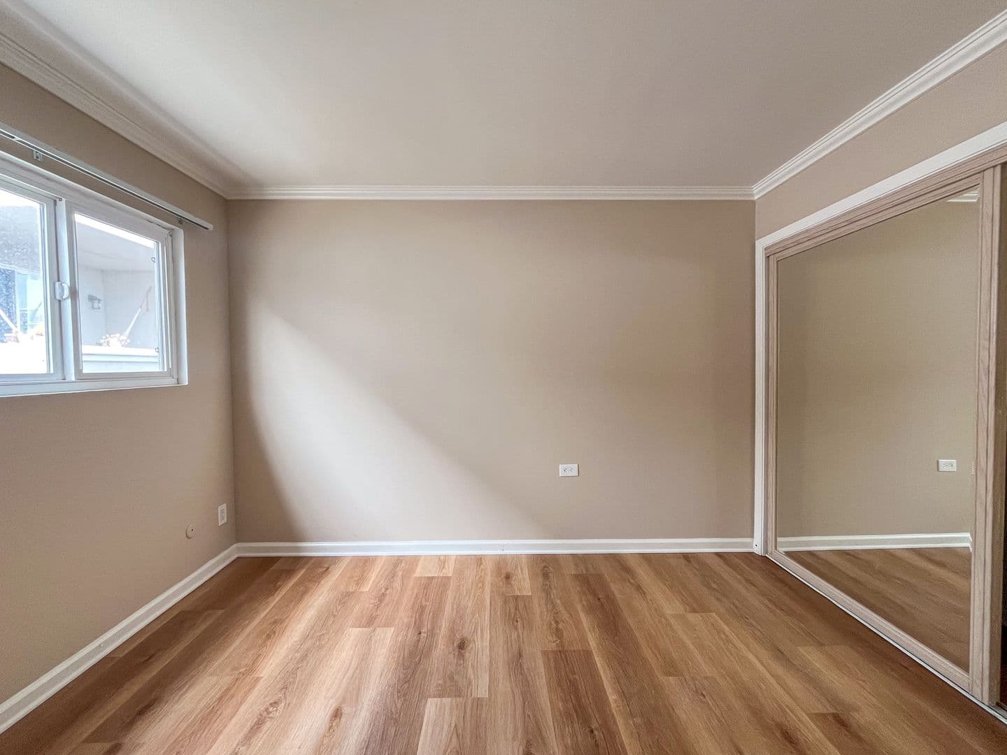 El Segundo Apartment: 221 Sheldon St