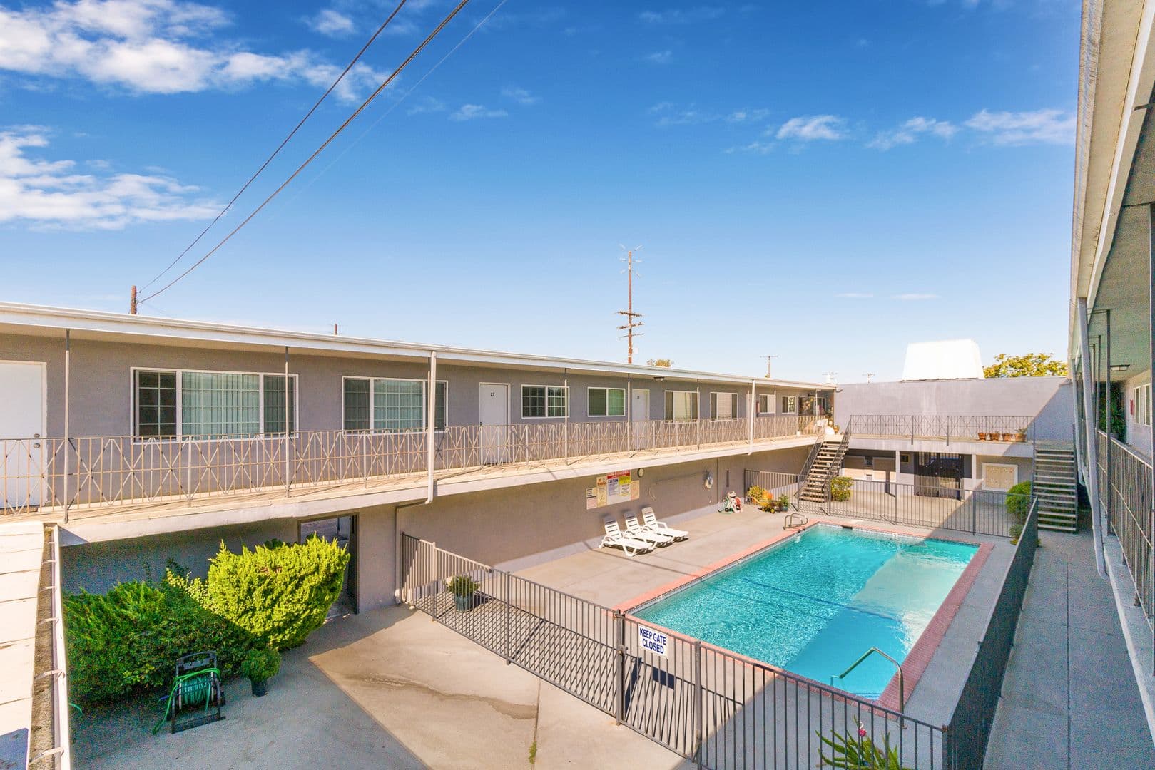 Lawndale Apartment: 15209 Prairie Ave