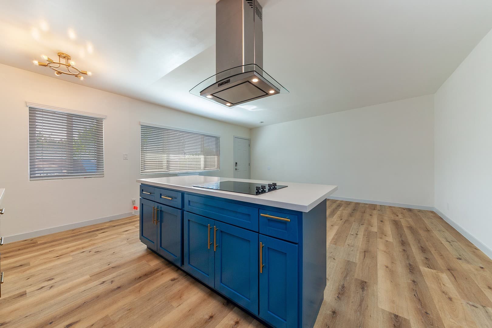 Long Beach Apartment: 1955 Locust  Avenue