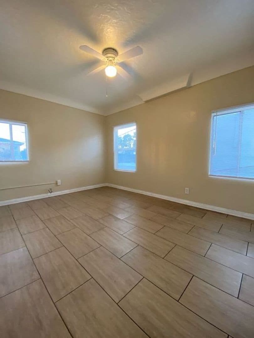 Long Beach Apartment: 2033 Cedar Ave.