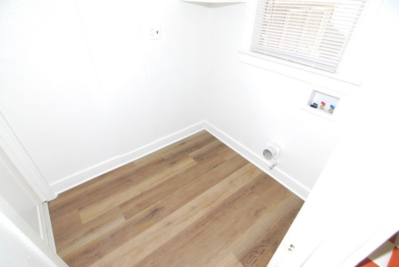 Long Beach Apartment: 1631 E. Florida St