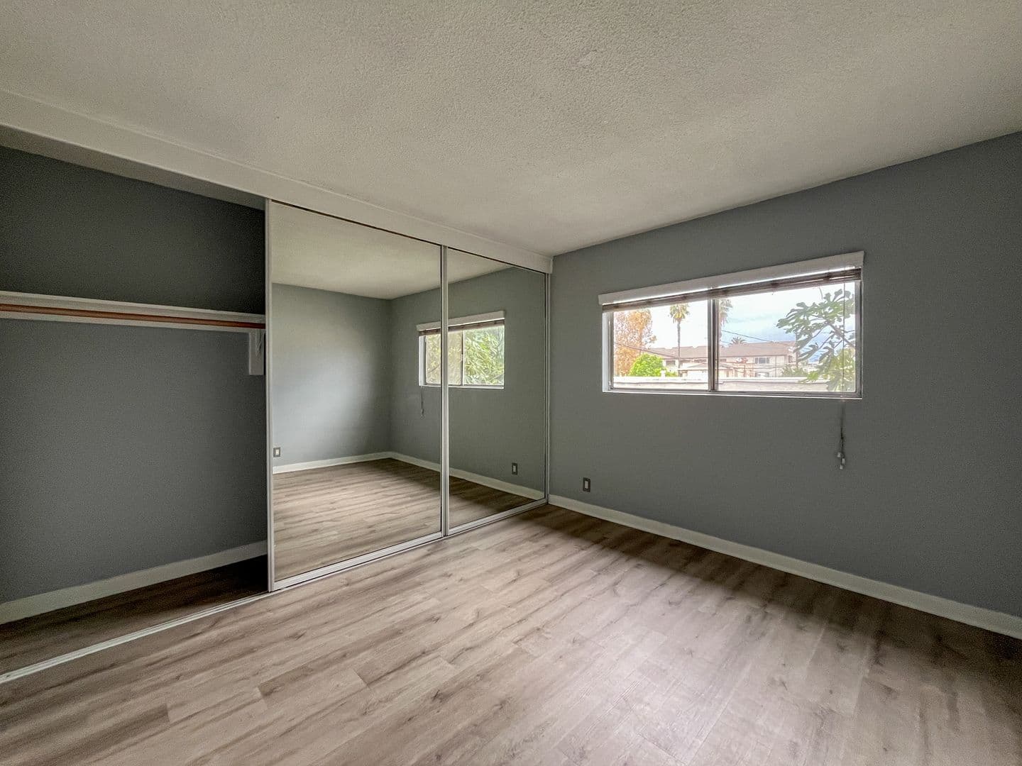 Long Beach Apartment: 2455 Pasadena Avenue