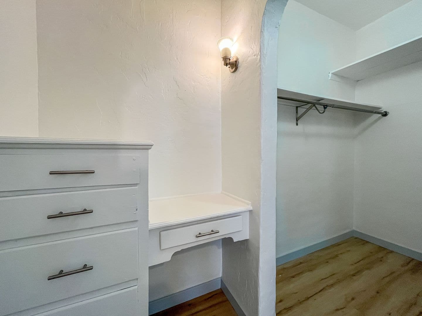 Long Beach Apartment: 551 Daisy Ave