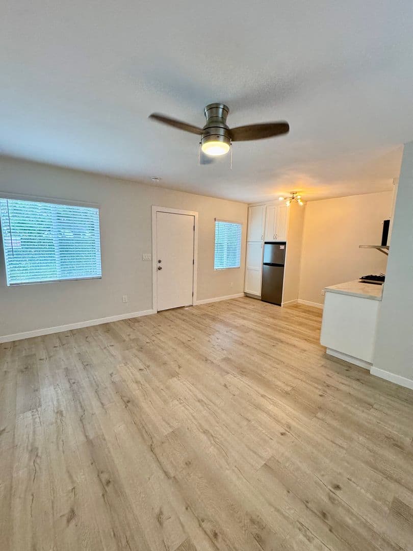 Inglewood Apartment: 613 S. Prairie Avenue